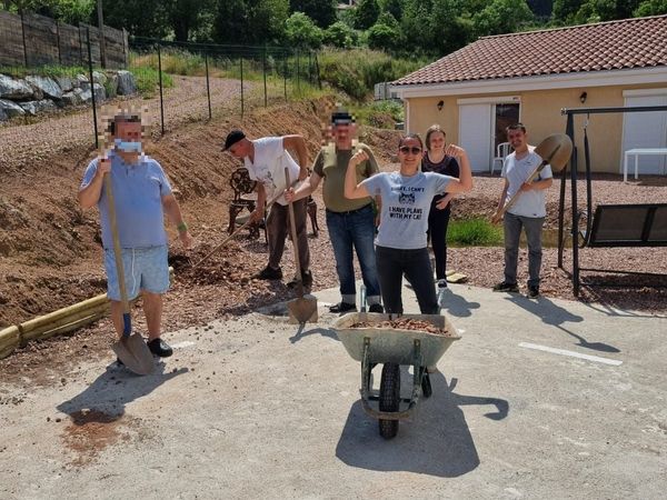 Vive le jardinage sous le soleil